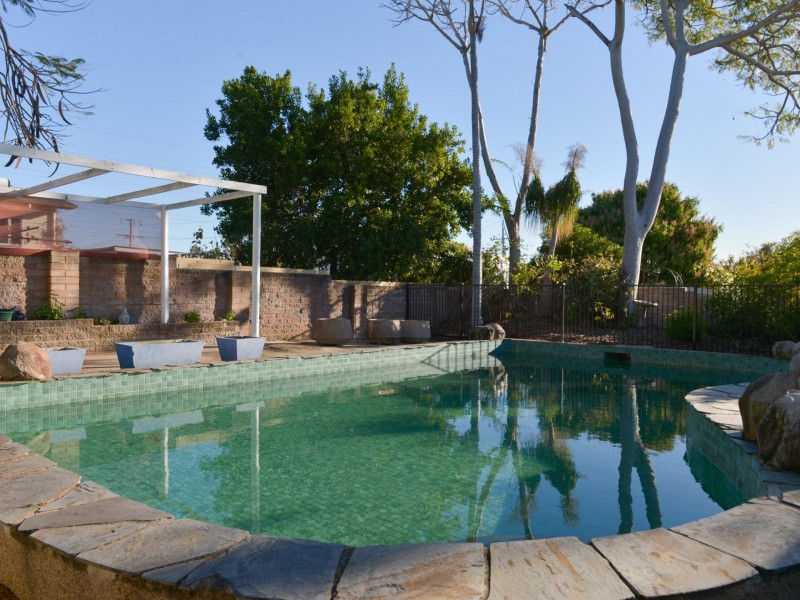 11 Smith Street, West Gladstone QLD 4680