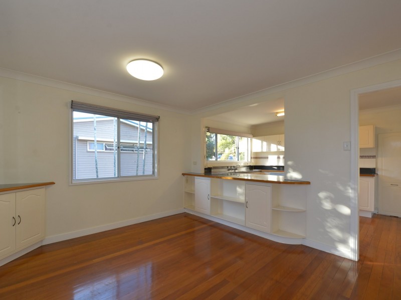 11 Smith Street, West Gladstone QLD 4680