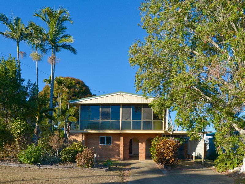 11 Smith Street, West Gladstone QLD 4680