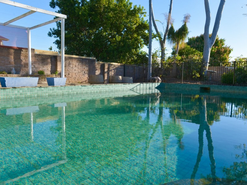 11 Smith Street, West Gladstone QLD 4680