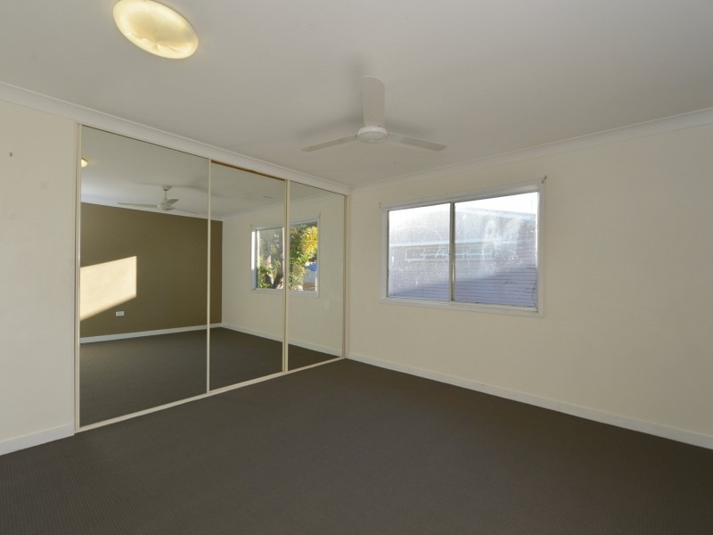 11 Smith Street, West Gladstone QLD 4680