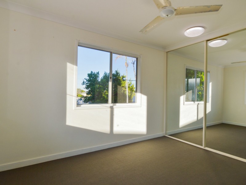 11 Smith Street, West Gladstone QLD 4680