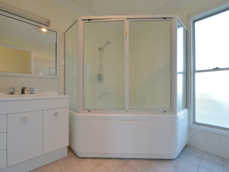 11 Smith Street, West Gladstone QLD 4680