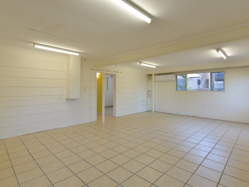 11 Smith Street, West Gladstone QLD 4680