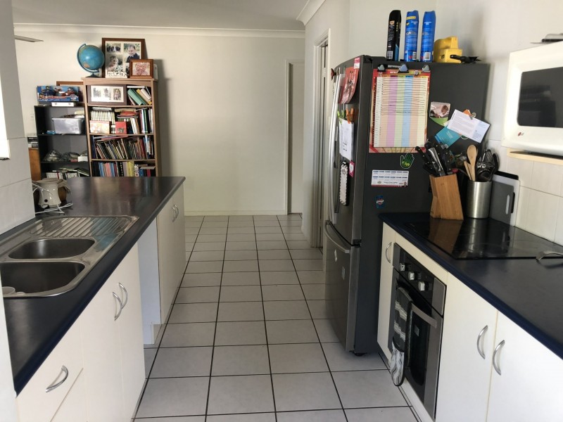 4 Rothbury Place, New Auckland QLD 4680