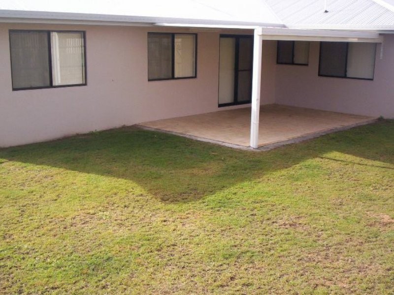 4 Rothbury Place, New Auckland QLD 4680