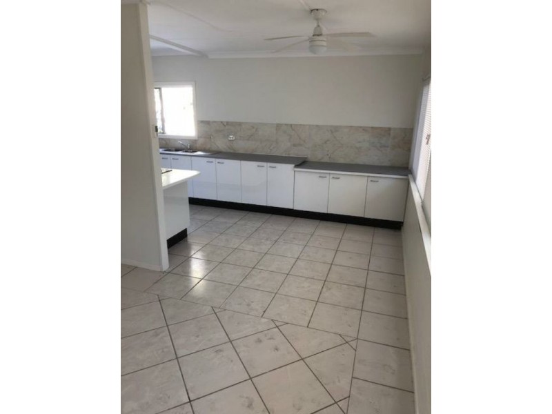 Unit 1-3/11 Bramston Street, Gladstone QLD 4680