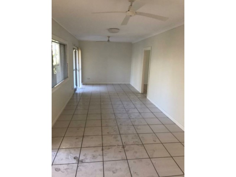 Unit 1-3/11 Bramston Street, Gladstone QLD 4680