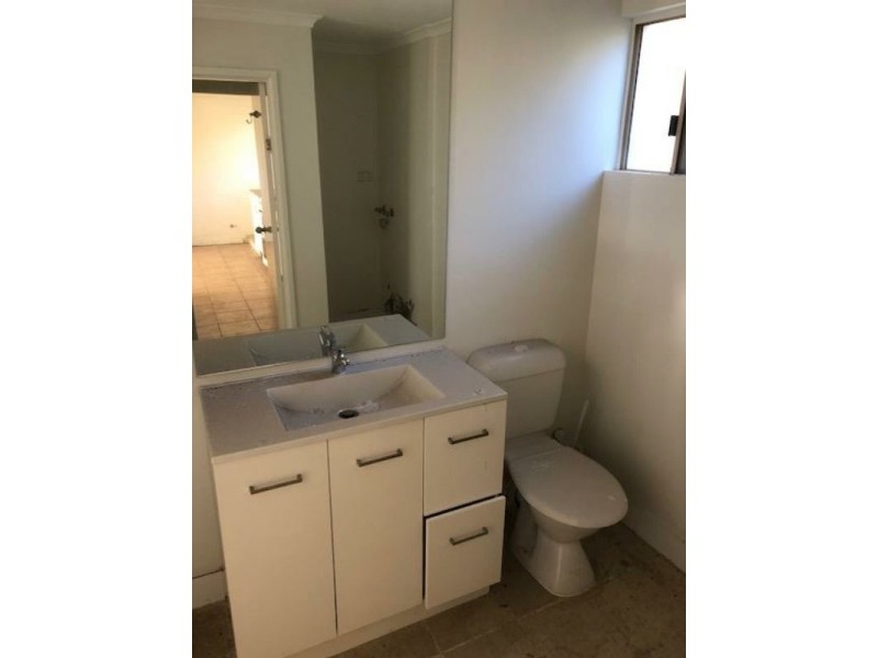 Unit 1-3/11 Bramston Street, Gladstone QLD 4680