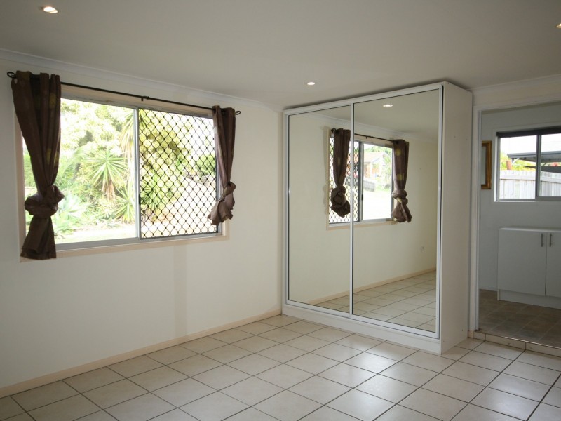 8 Finchley Street, Telina QLD 4680