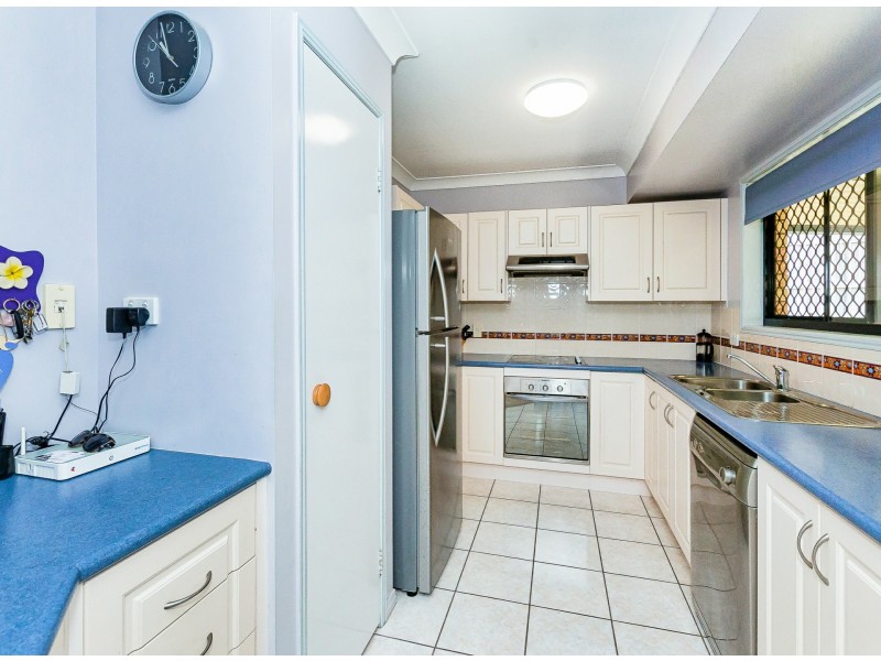 40 Emmadale Drive, New Auckland QLD 4680