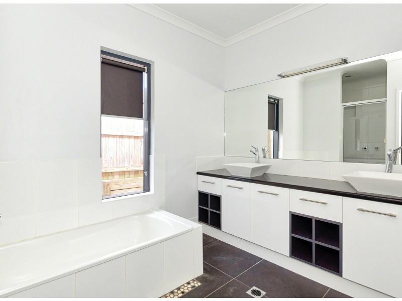 40 Koowin Drive, Kirkwood QLD 4680