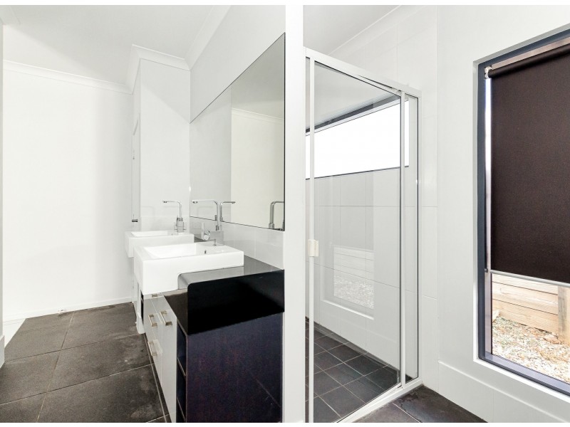 40 Koowin Drive, Kirkwood QLD 4680