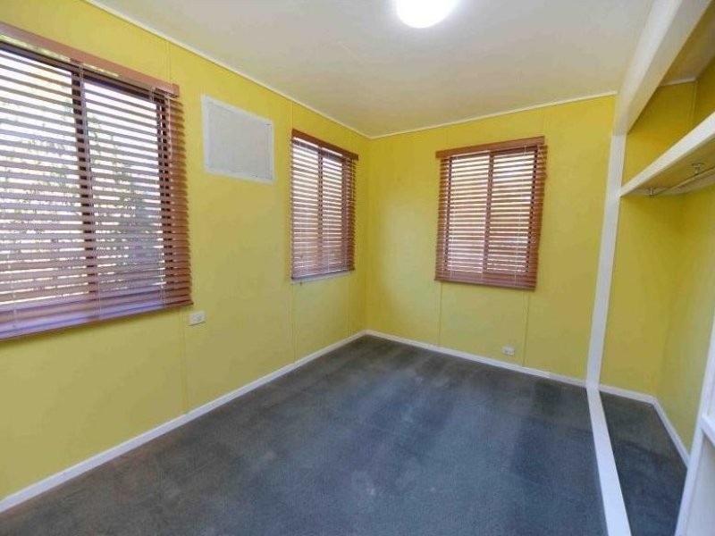 6 Fry Street, West Gladstone QLD 4680