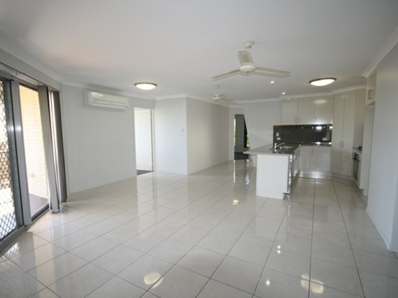 8 Cradle Drive, New Auckland QLD 4680