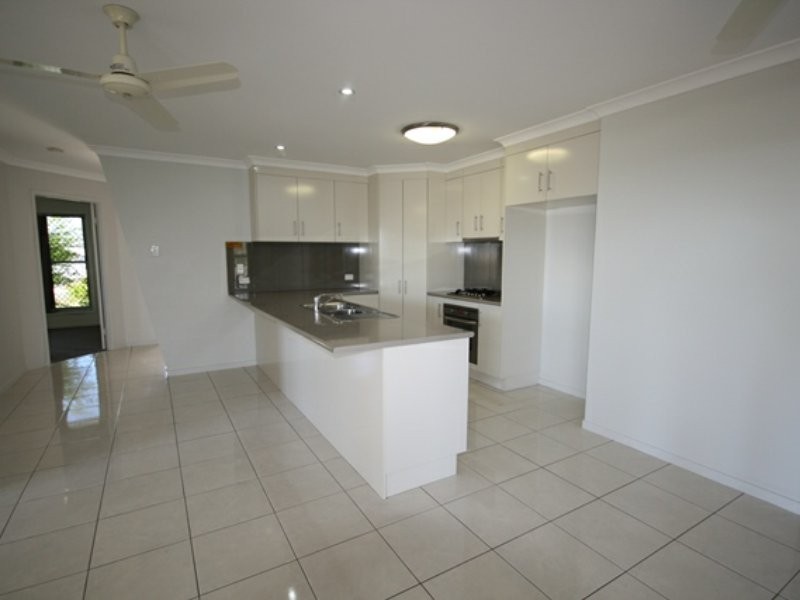 8 Cradle Drive, New Auckland QLD 4680