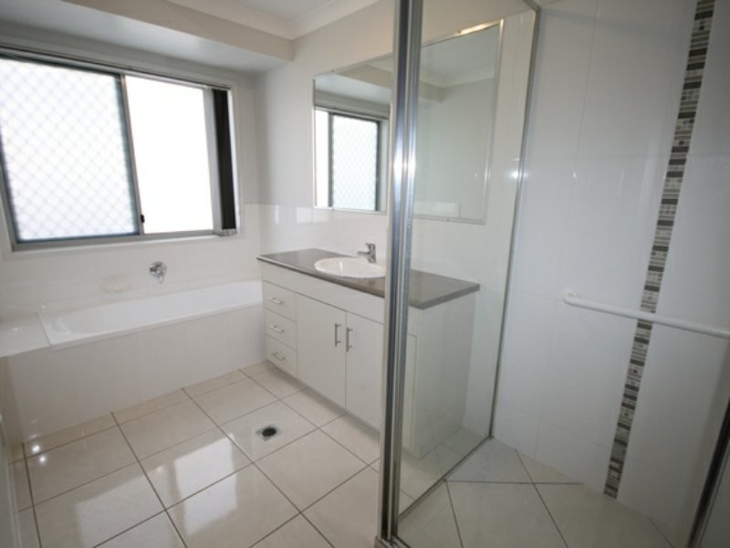 8 Cradle Drive, New Auckland QLD 4680