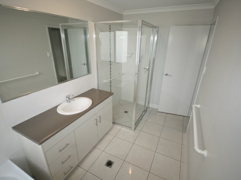 8 Cradle Drive, New Auckland QLD 4680