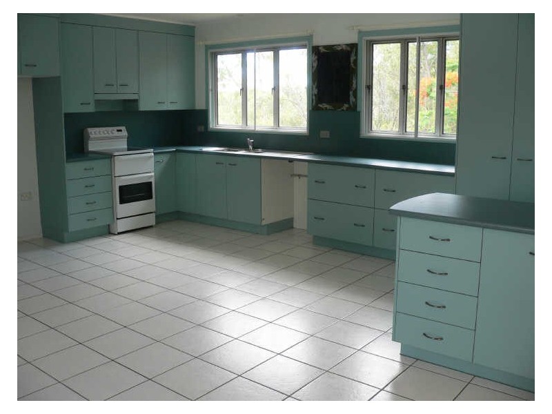 2 Boyne Crescent, West Gladstone QLD 4680