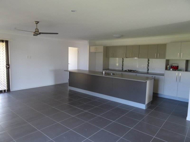 5 Parkway Crescent, Kirkwood QLD 4680