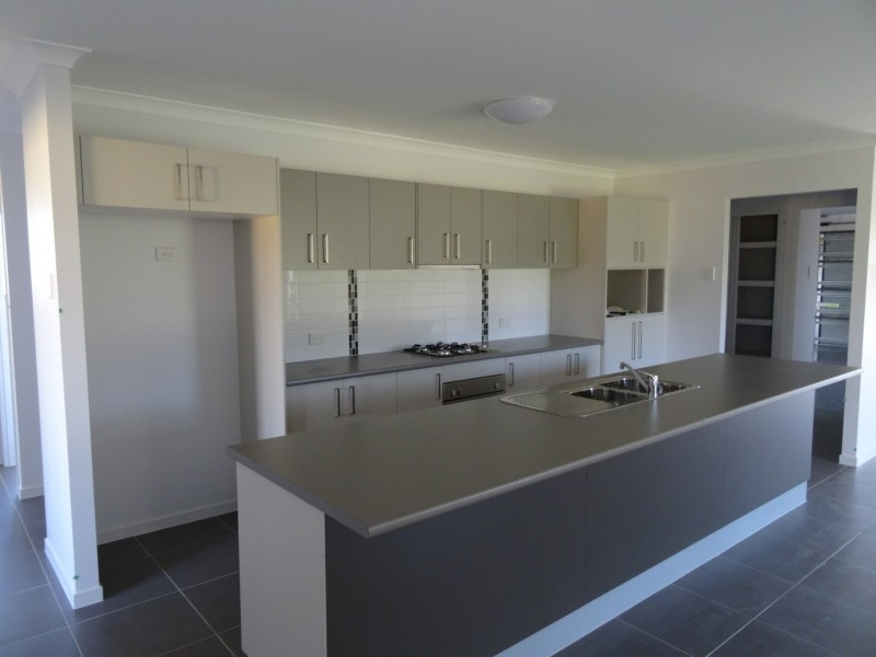 5 Parkway Crescent, Kirkwood QLD 4680