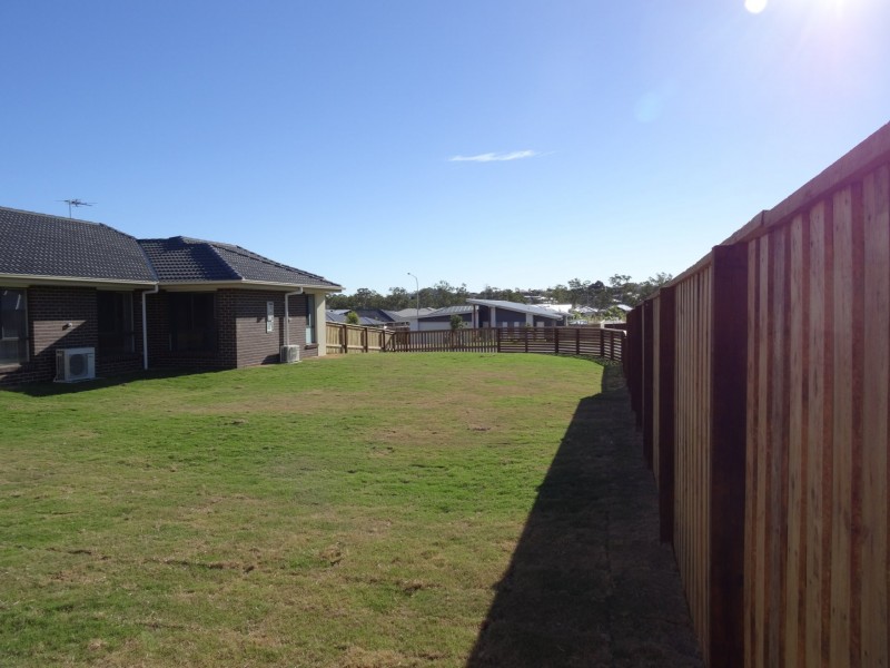 5 Parkway Crescent, Kirkwood QLD 4680