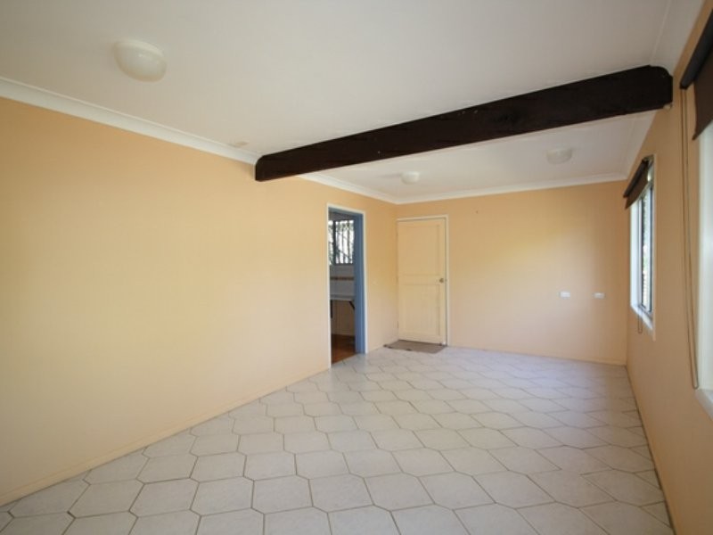 6 Flounder Crescent, Toolooa QLD 4680