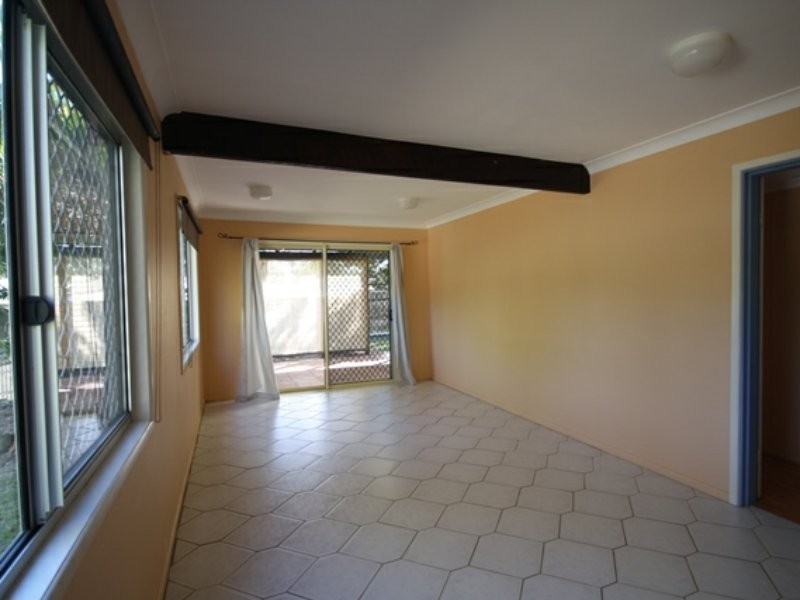 6 Flounder Crescent, Toolooa QLD 4680