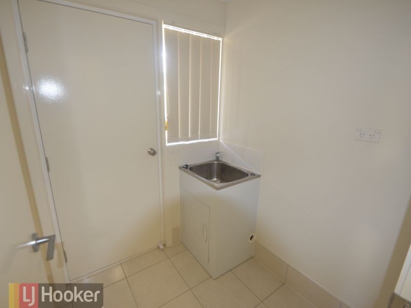 8 Seagull Boulevard, Kirkwood QLD 4680