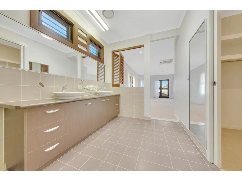 10 Dolphin Terrace, South Gladstone QLD 4680