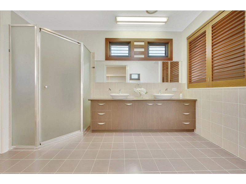 10 Dolphin Terrace, South Gladstone QLD 4680