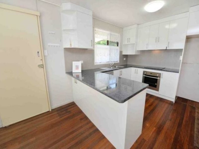 6 Fry Street, West Gladstone QLD 4680