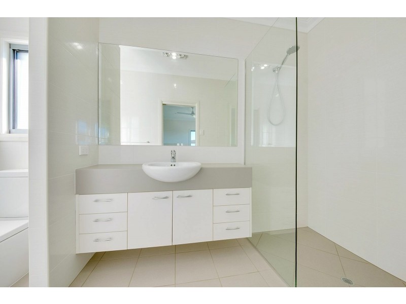 14 Eucalyptus Place, Kirkwood QLD 4680