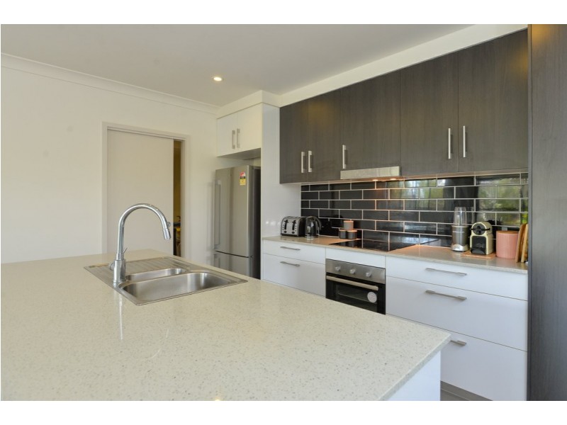 Unit 40/42 Glen Eden Drive, Glen Eden QLD 4680