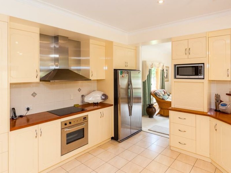 14 Parksville Drive, New Auckland QLD 4680