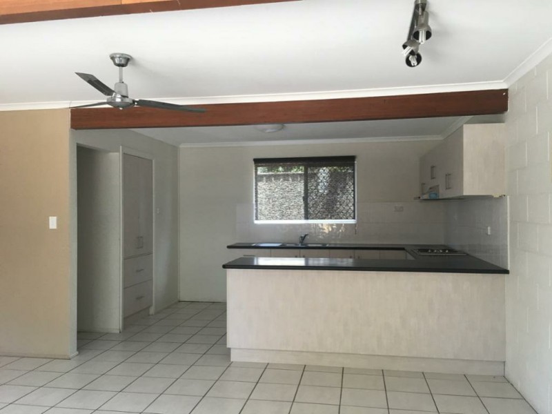 Unit 4/37 J Hickey Avenue, Clinton QLD 4680