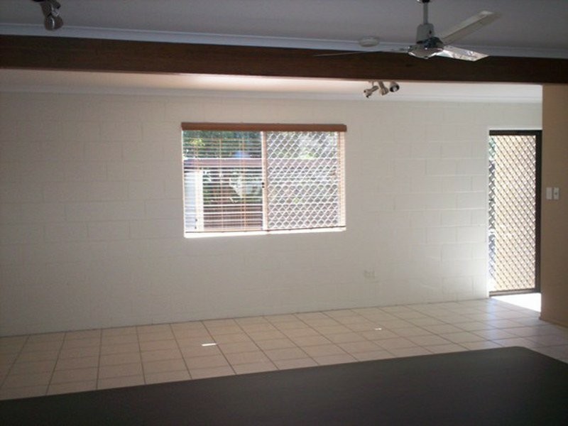 Unit 4/37 J Hickey Avenue, Clinton QLD 4680