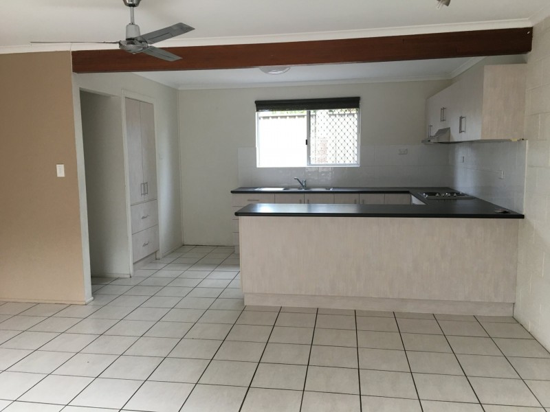 Unit 4/37 J Hickey Avenue, Clinton QLD 4680