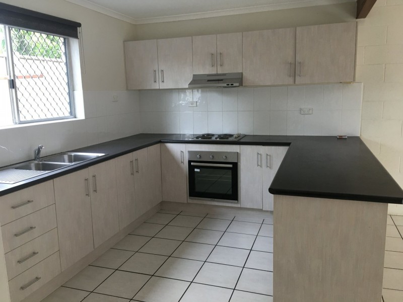 Unit 4/37 J Hickey Avenue, Clinton QLD 4680