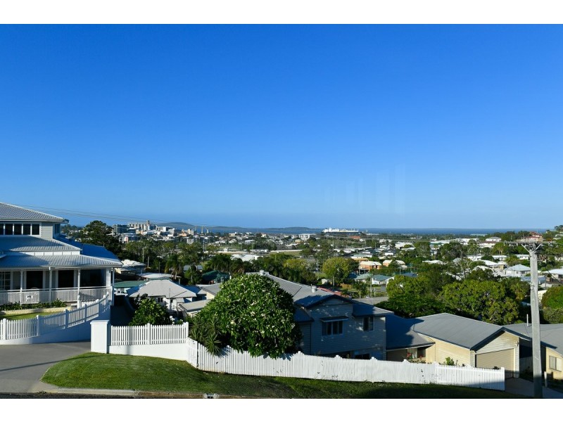 15 Williamson Street, West Gladstone QLD 4680