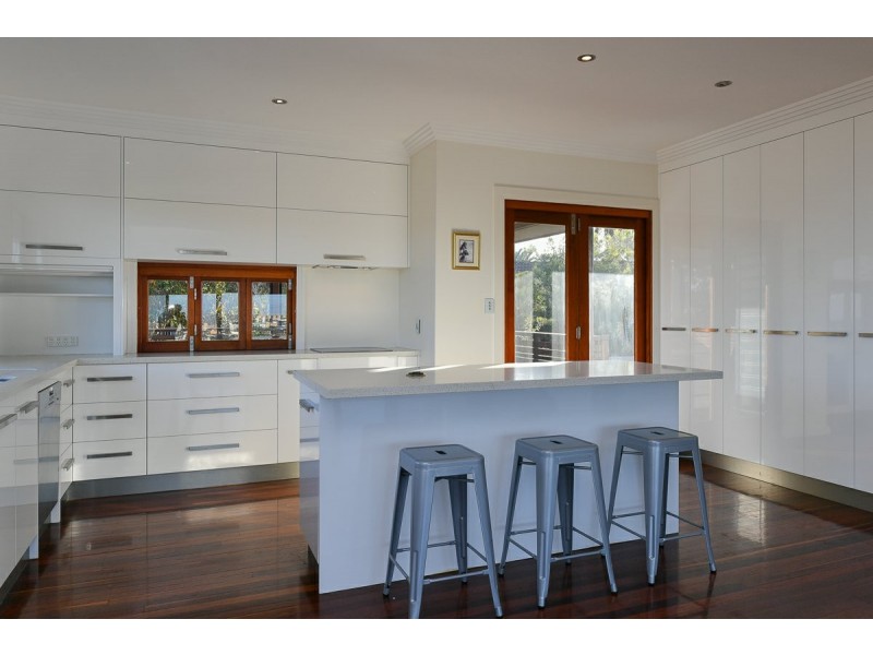 15 Williamson Street, West Gladstone QLD 4680