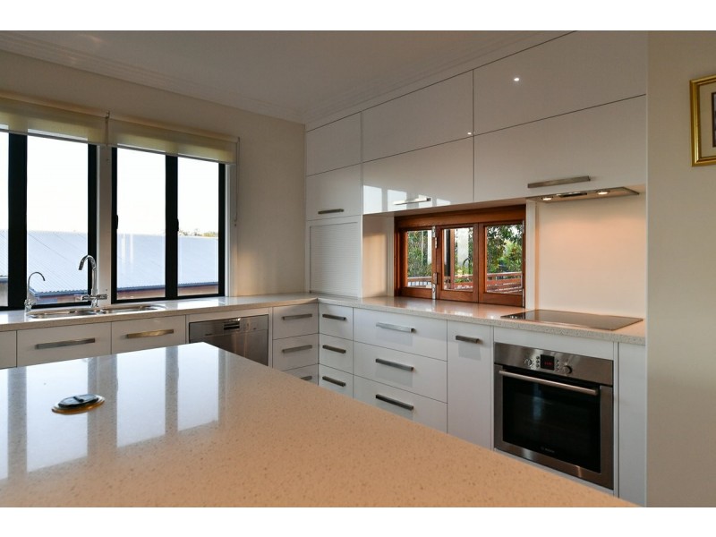 15 Williamson Street, West Gladstone QLD 4680