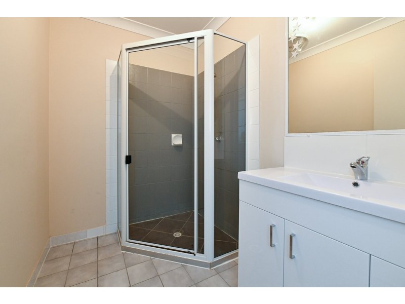 Unit 2/21 Shaw Street, New Auckland QLD 4680