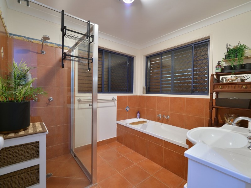15 Parsloe Street, Telina QLD 4680