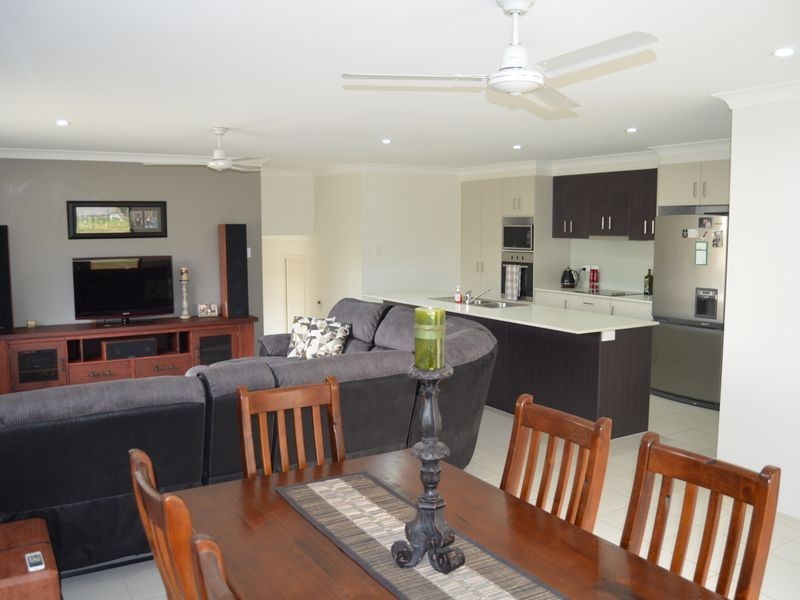 7 Lavender Boulevard, Kirkwood QLD 4680