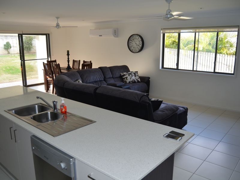 7 Lavender Boulevard, Kirkwood QLD 4680