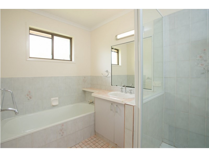 8 Pluto Street, Telina QLD 4680