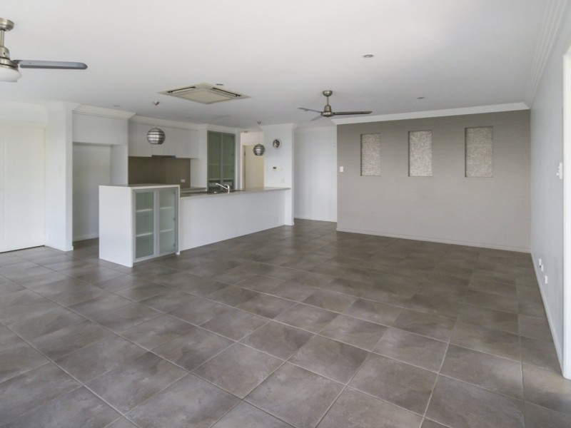 42 Koowin Drive, Kirkwood QLD 4680
