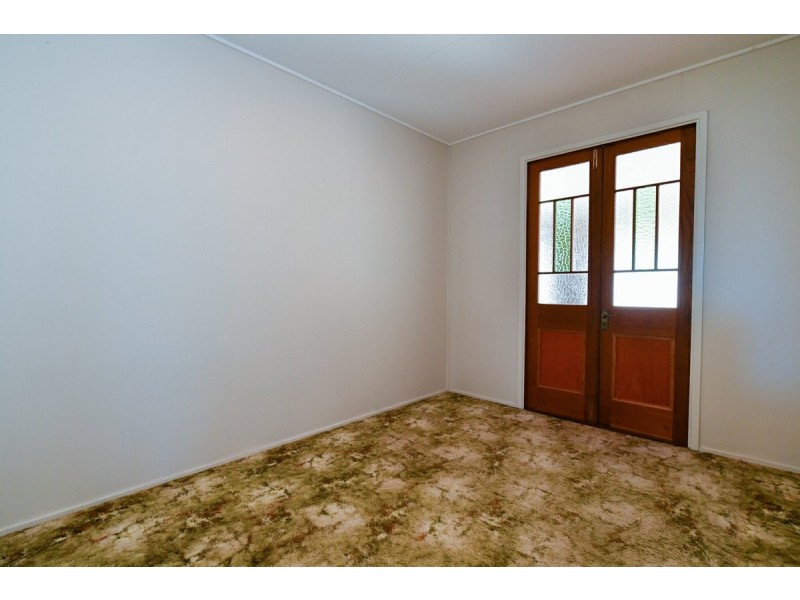 13 Warren Street, West Gladstone QLD 4680