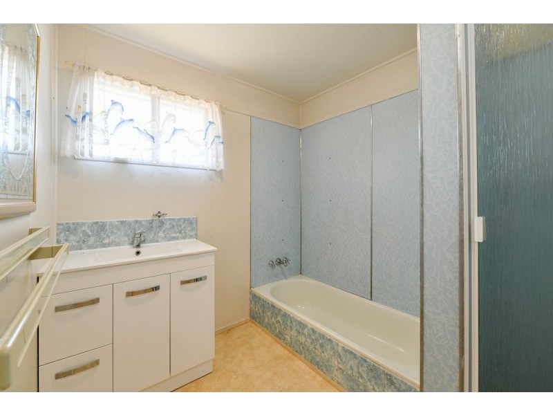 13 Warren Street, West Gladstone QLD 4680